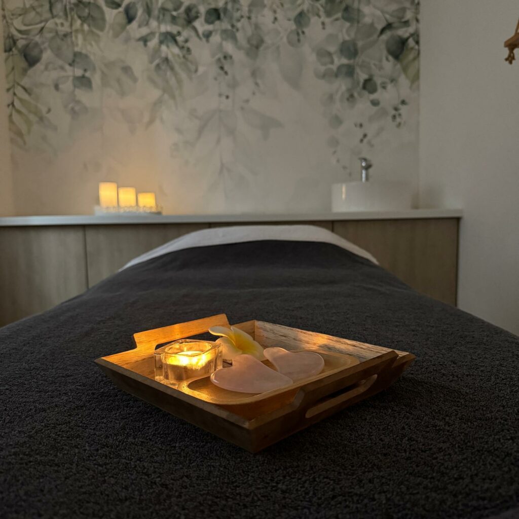 Salle de soin cosy et apaisante de L'Interlude Beauté à Lingolsheim